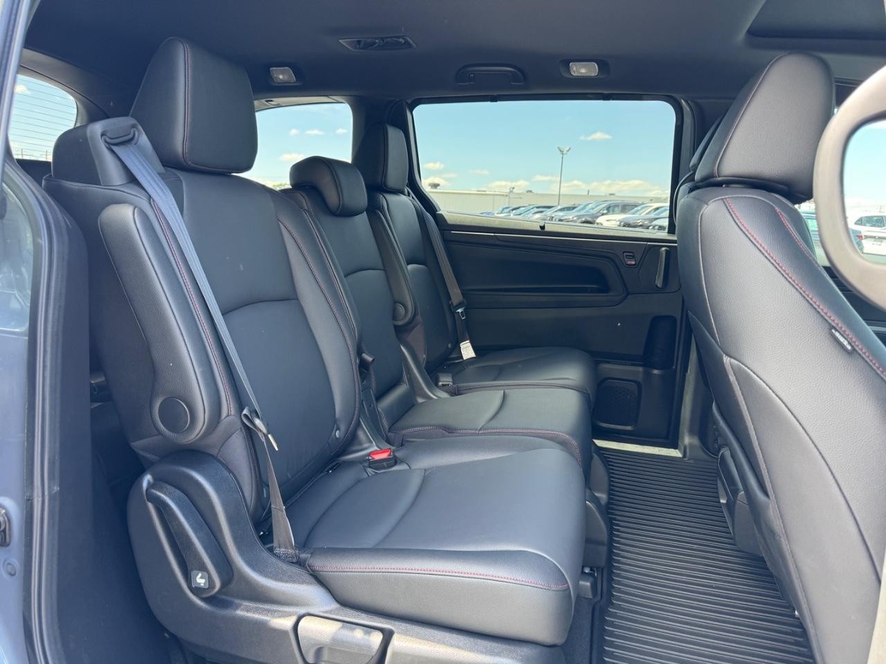Honda Odyssey Vehicle Full-screen Gallery Image 11