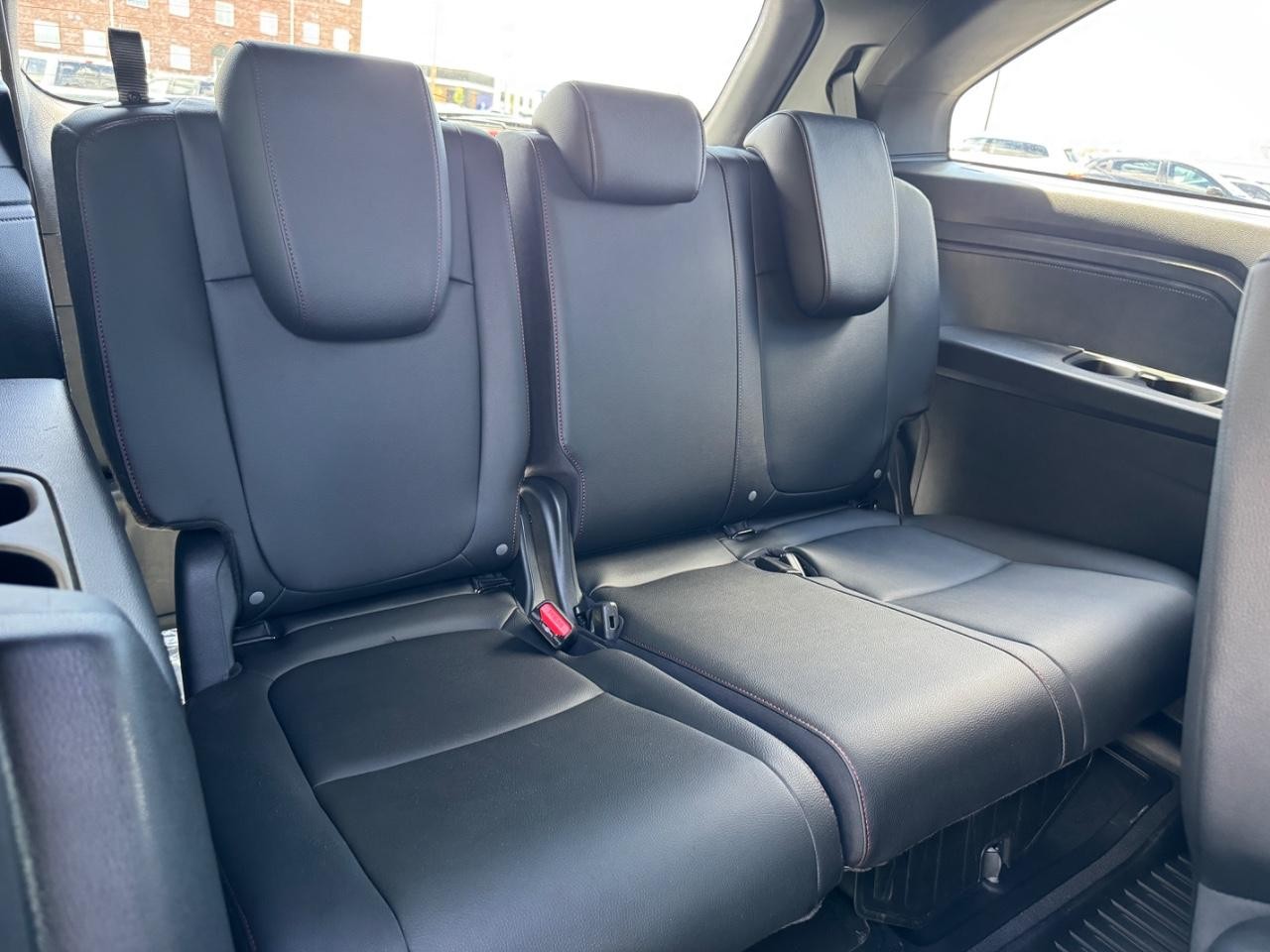 Honda Odyssey Vehicle Full-screen Gallery Image 12