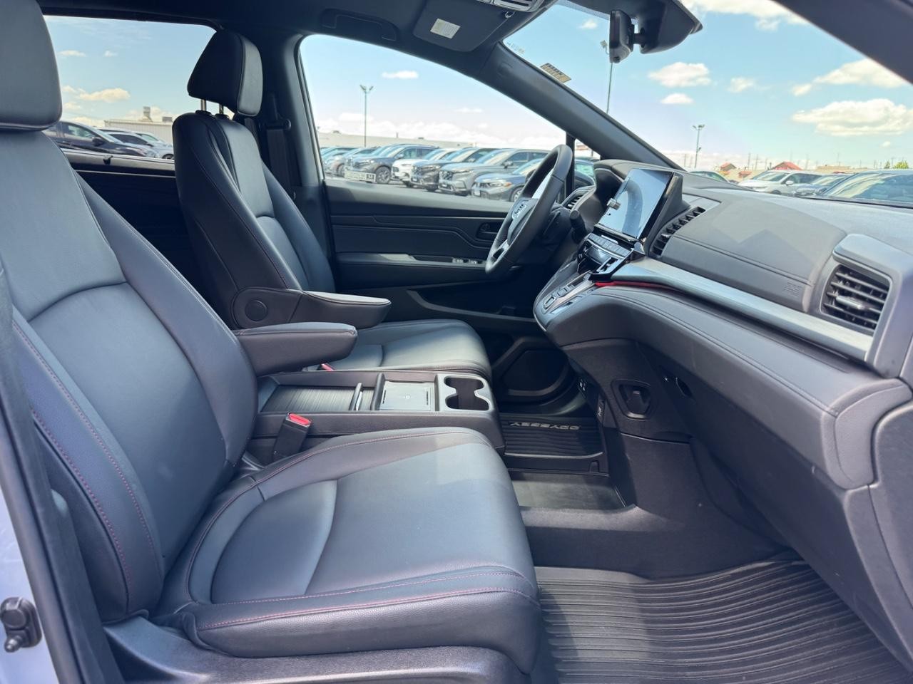 Honda Odyssey Vehicle Full-screen Gallery Image 18