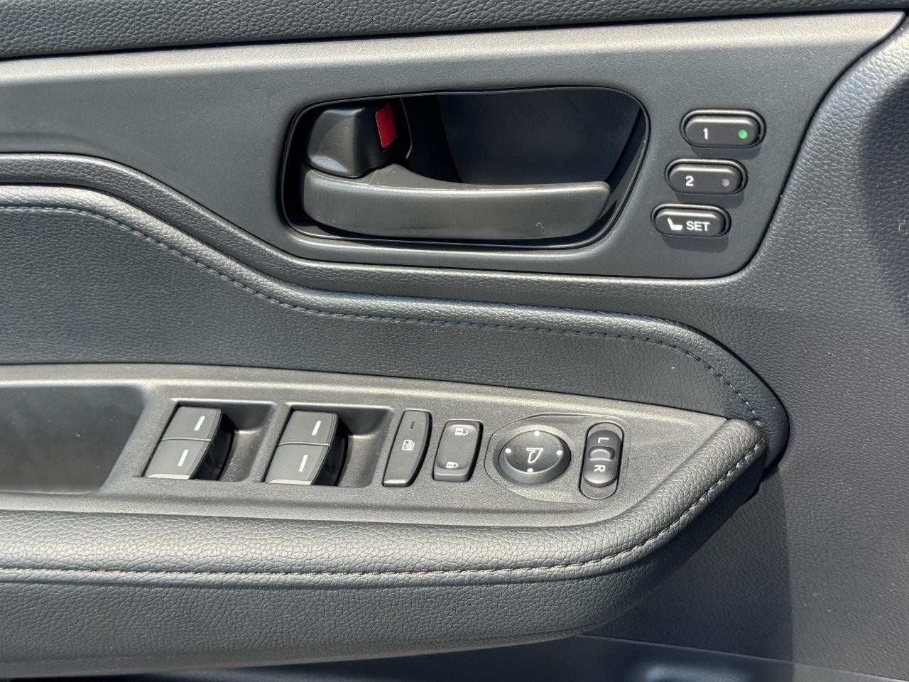 Honda Odyssey Vehicle Full-screen Gallery Image 26
