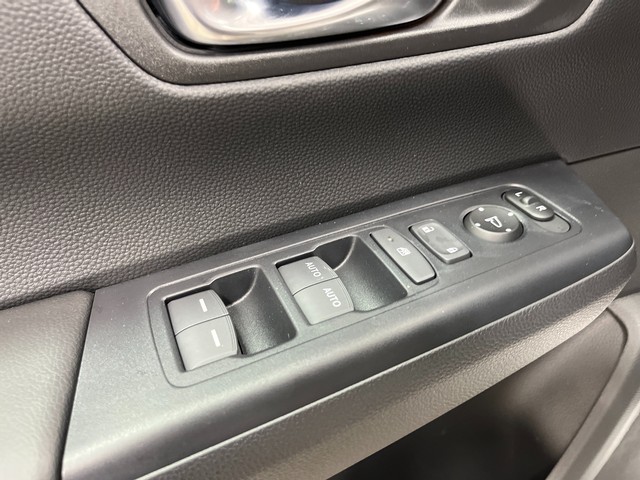 Honda CR-V Hybrid Vehicle Full-screen Gallery Image 14