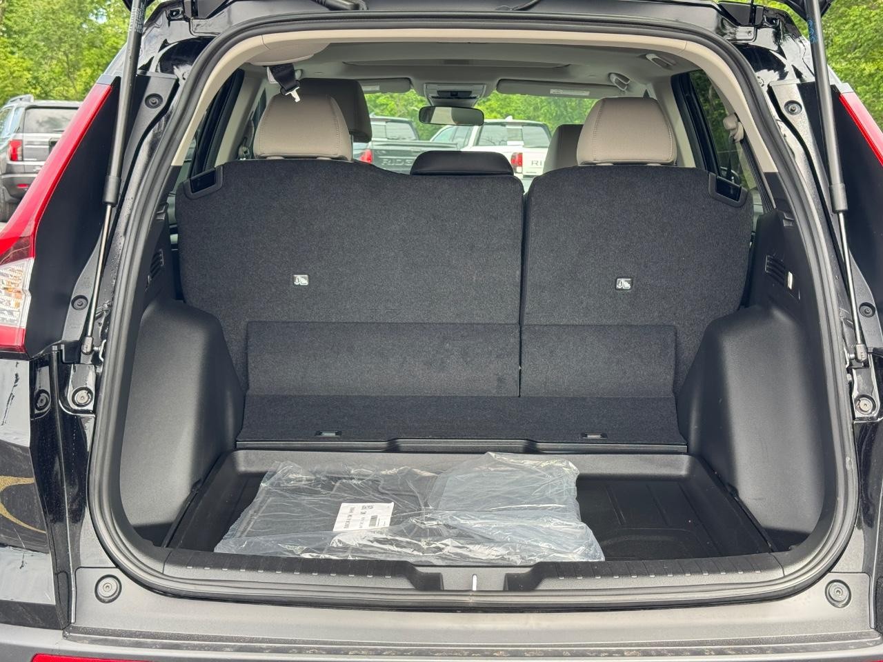 Honda CR-V Vehicle Full-screen Gallery Image 05
