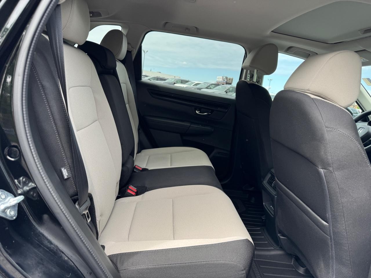 Honda CR-V Vehicle Full-screen Gallery Image 11
