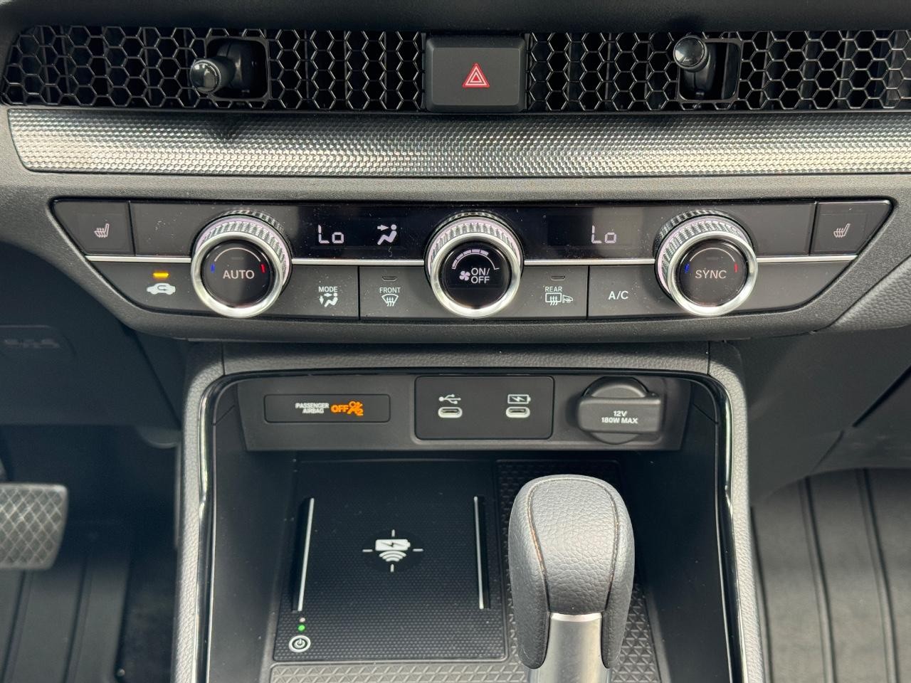 Honda CR-V Vehicle Full-screen Gallery Image 15