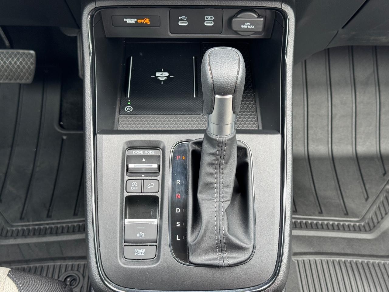 Honda CR-V Vehicle Full-screen Gallery Image 16