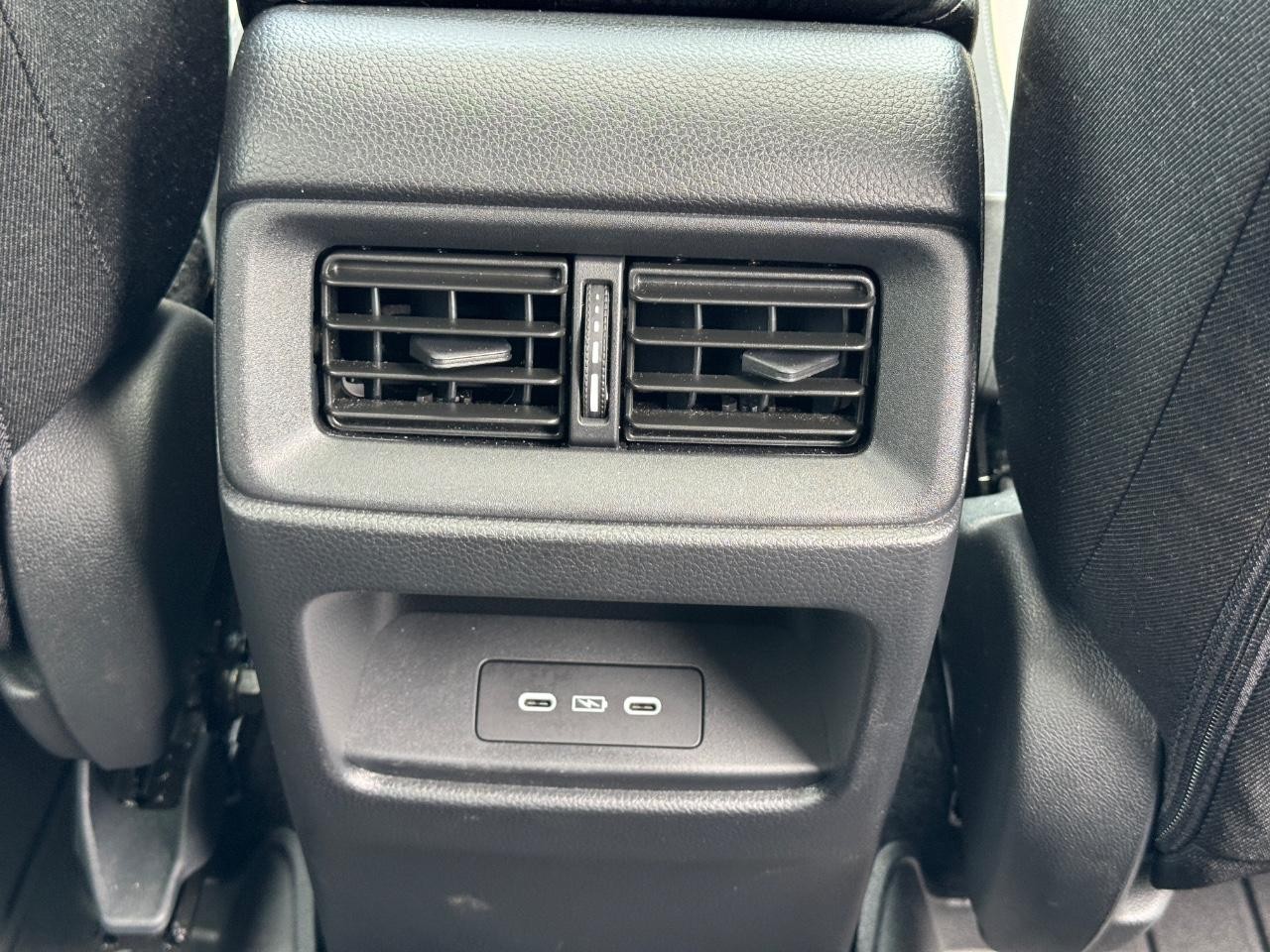 Honda CR-V Vehicle Full-screen Gallery Image 17