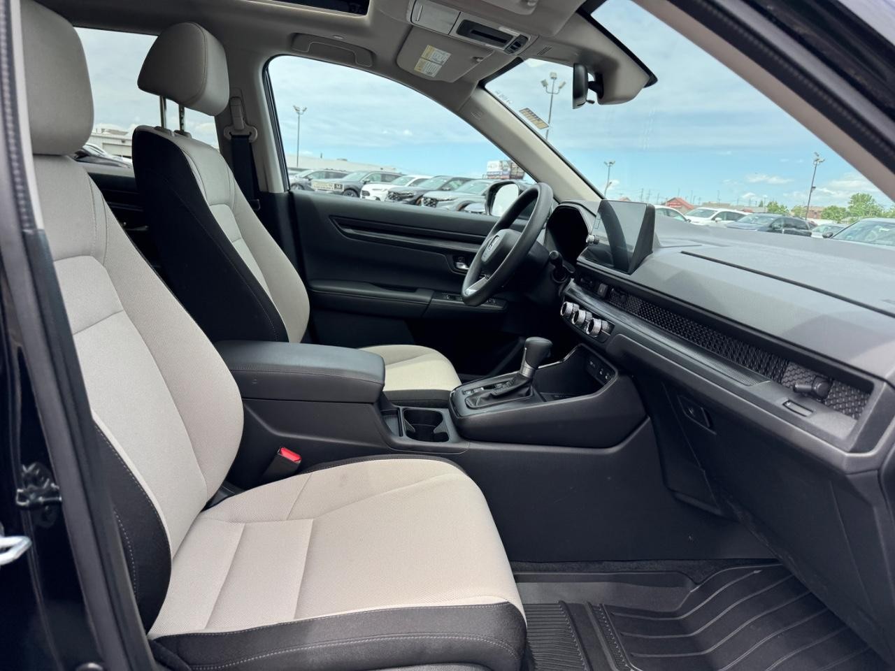 Honda CR-V Vehicle Full-screen Gallery Image 18