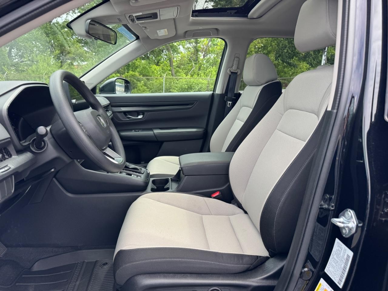 Honda CR-V Vehicle Full-screen Gallery Image 19