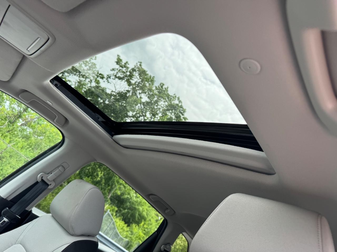 Honda CR-V Vehicle Full-screen Gallery Image 20