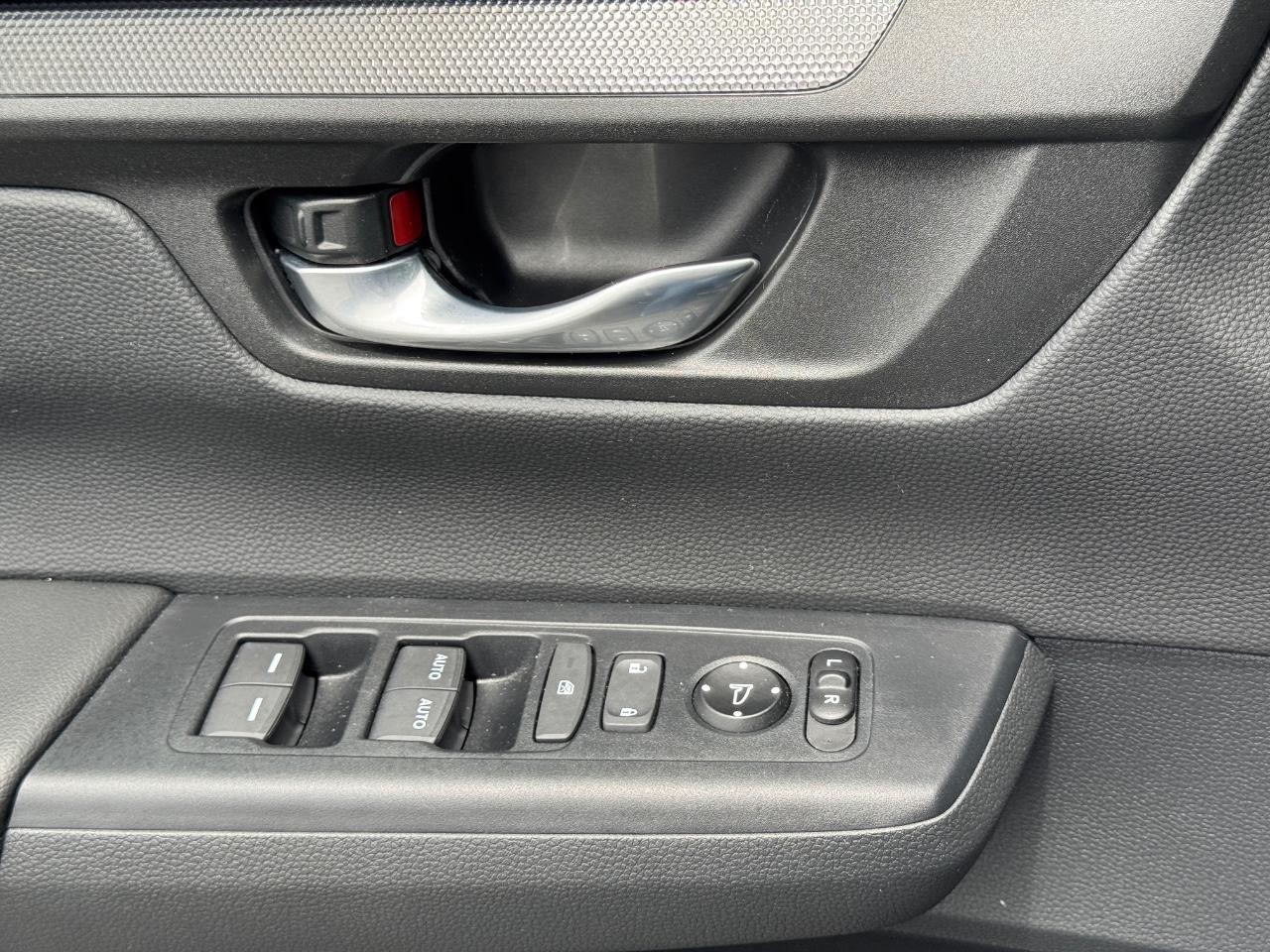 Honda CR-V Vehicle Full-screen Gallery Image 25