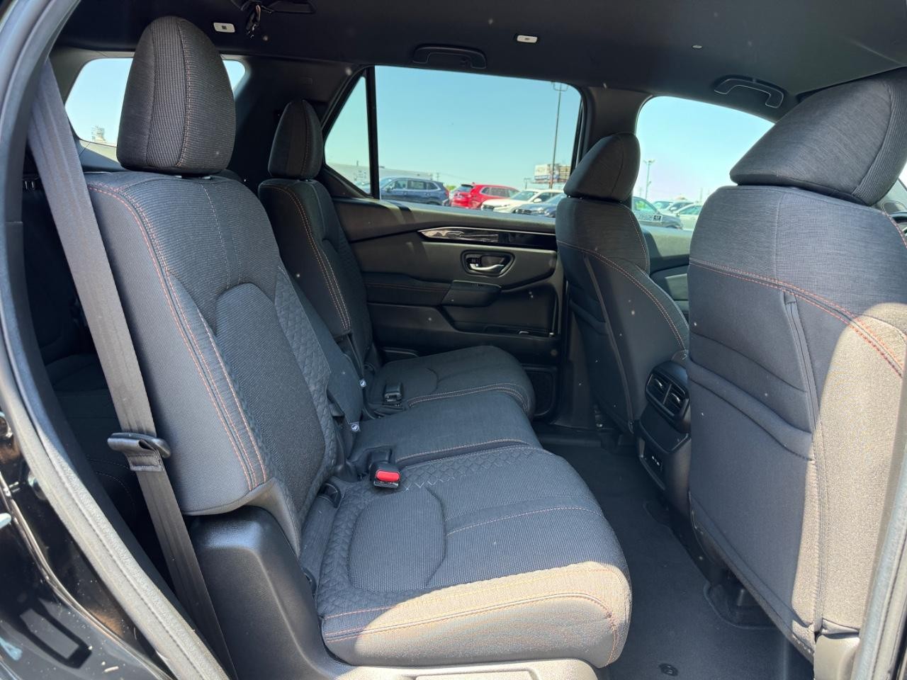 Honda Pilot Vehicle Full-screen Gallery Image 11