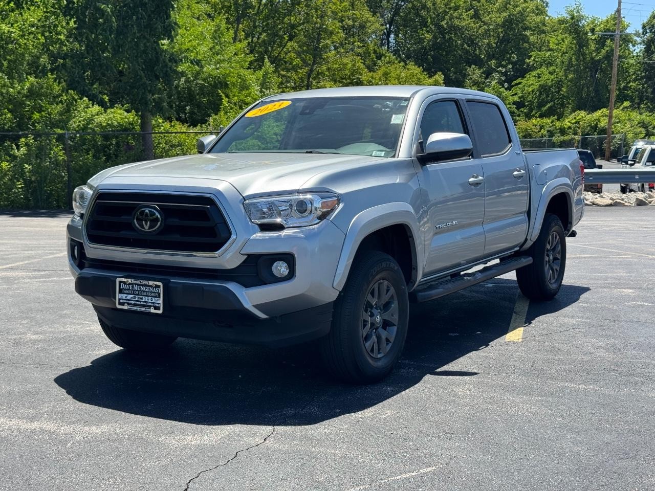Toyota Tacoma 4WD Vehicle Full-screen Gallery Image 09