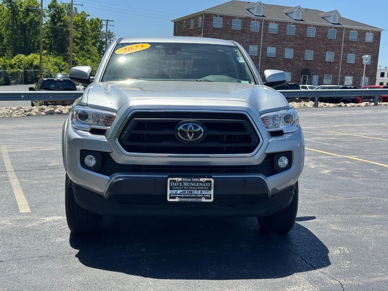 Toyota Tacoma 4WD Vehicle Full-screen Gallery Image 10