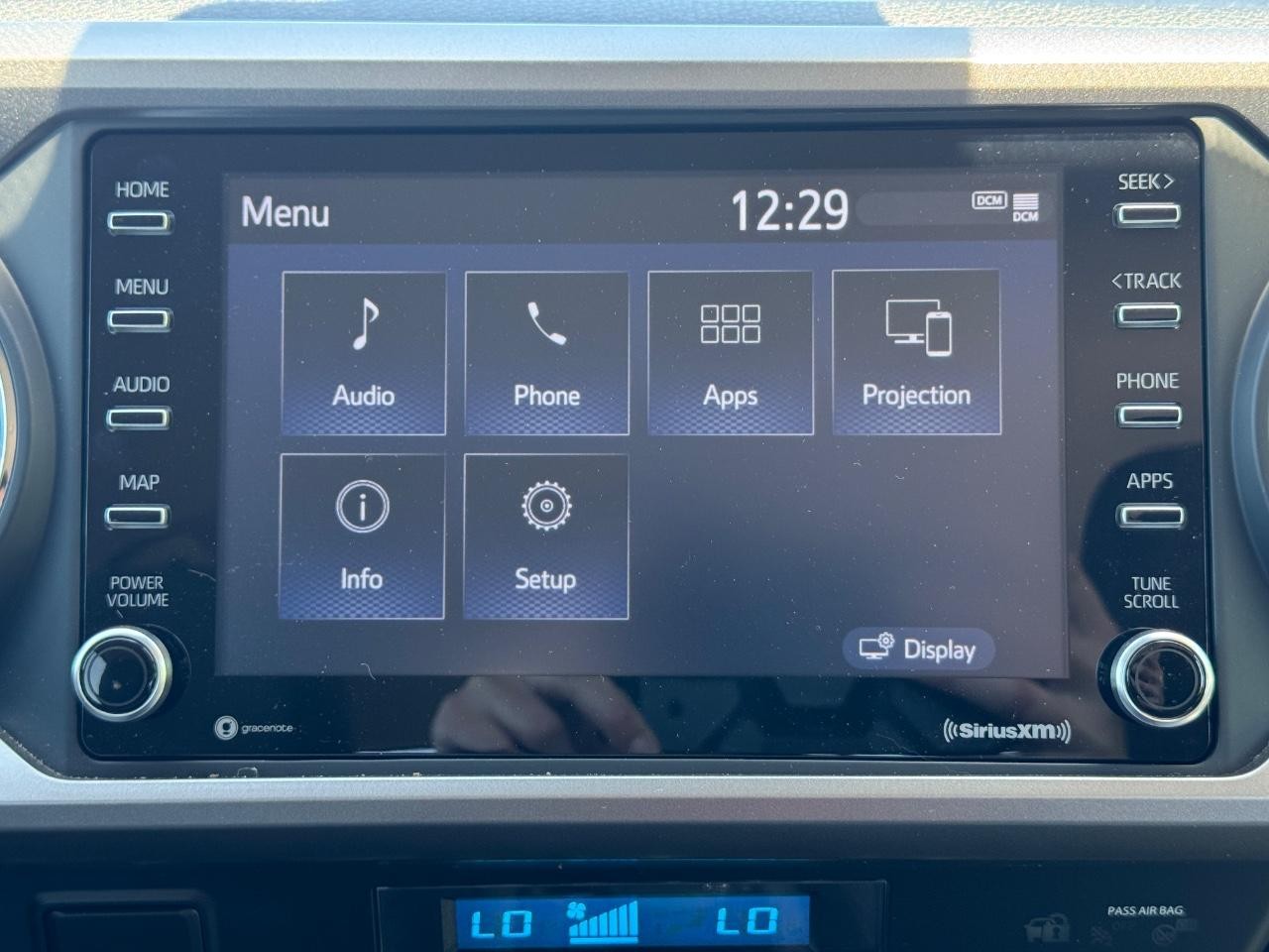 Toyota Tacoma 4WD Vehicle Full-screen Gallery Image 14