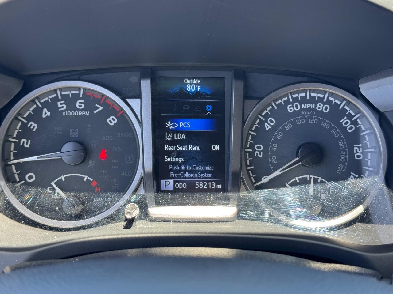 Toyota Tacoma 4WD Vehicle Full-screen Gallery Image 19