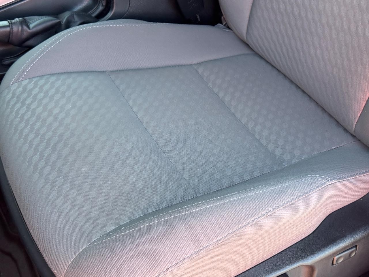 Toyota Tacoma 4WD Vehicle Full-screen Gallery Image 25