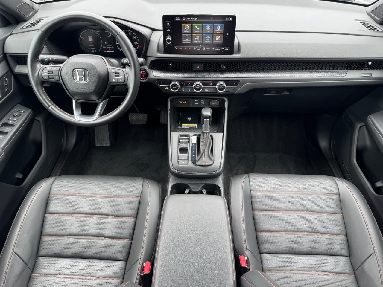 Honda CR-V Hybrid Vehicle Full-screen Gallery Image 12