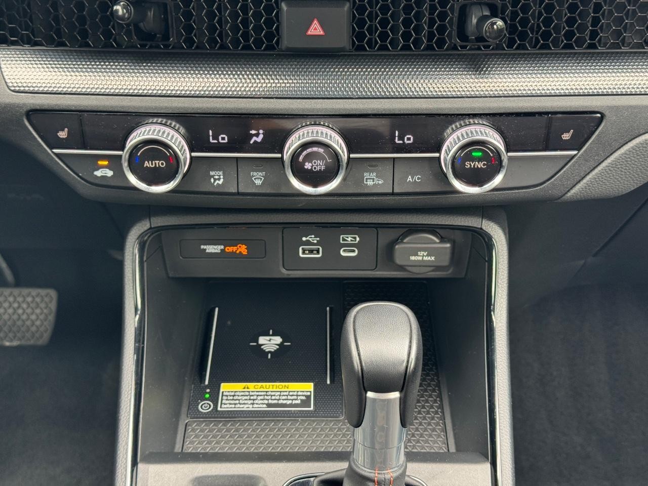 Honda CR-V Hybrid Vehicle Full-screen Gallery Image 15
