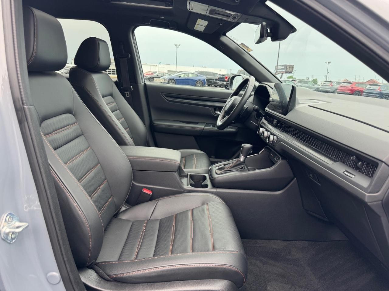 Honda CR-V Hybrid Vehicle Full-screen Gallery Image 18