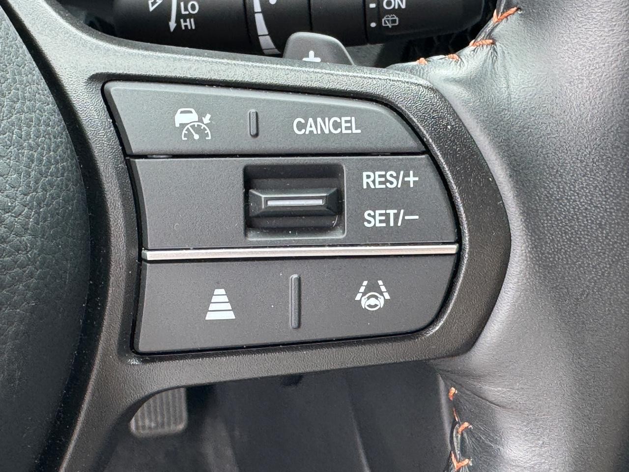 Honda CR-V Hybrid Vehicle Full-screen Gallery Image 23