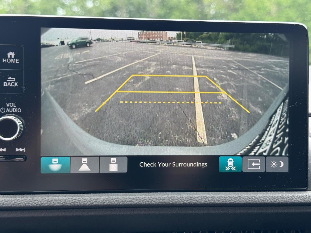 Honda CR-V Hybrid Vehicle Full-screen Gallery Image 25
