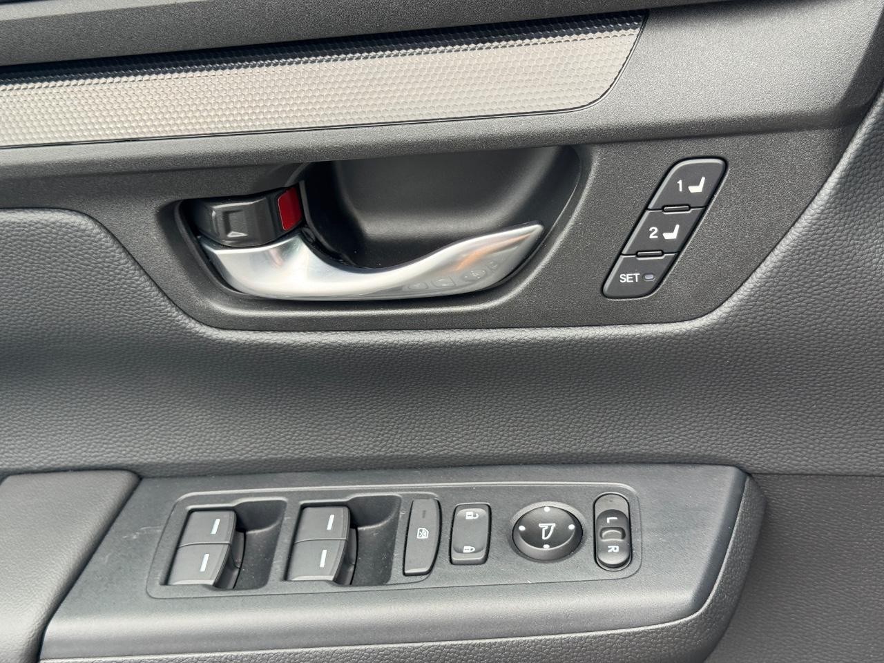Honda CR-V Hybrid Vehicle Full-screen Gallery Image 26