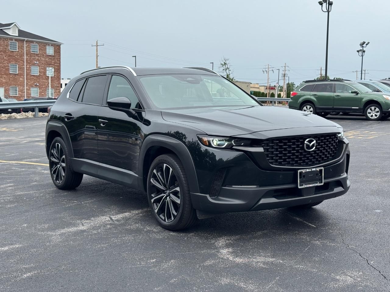 Mazda CX-50 Vehicle Full-screen Gallery Image 02