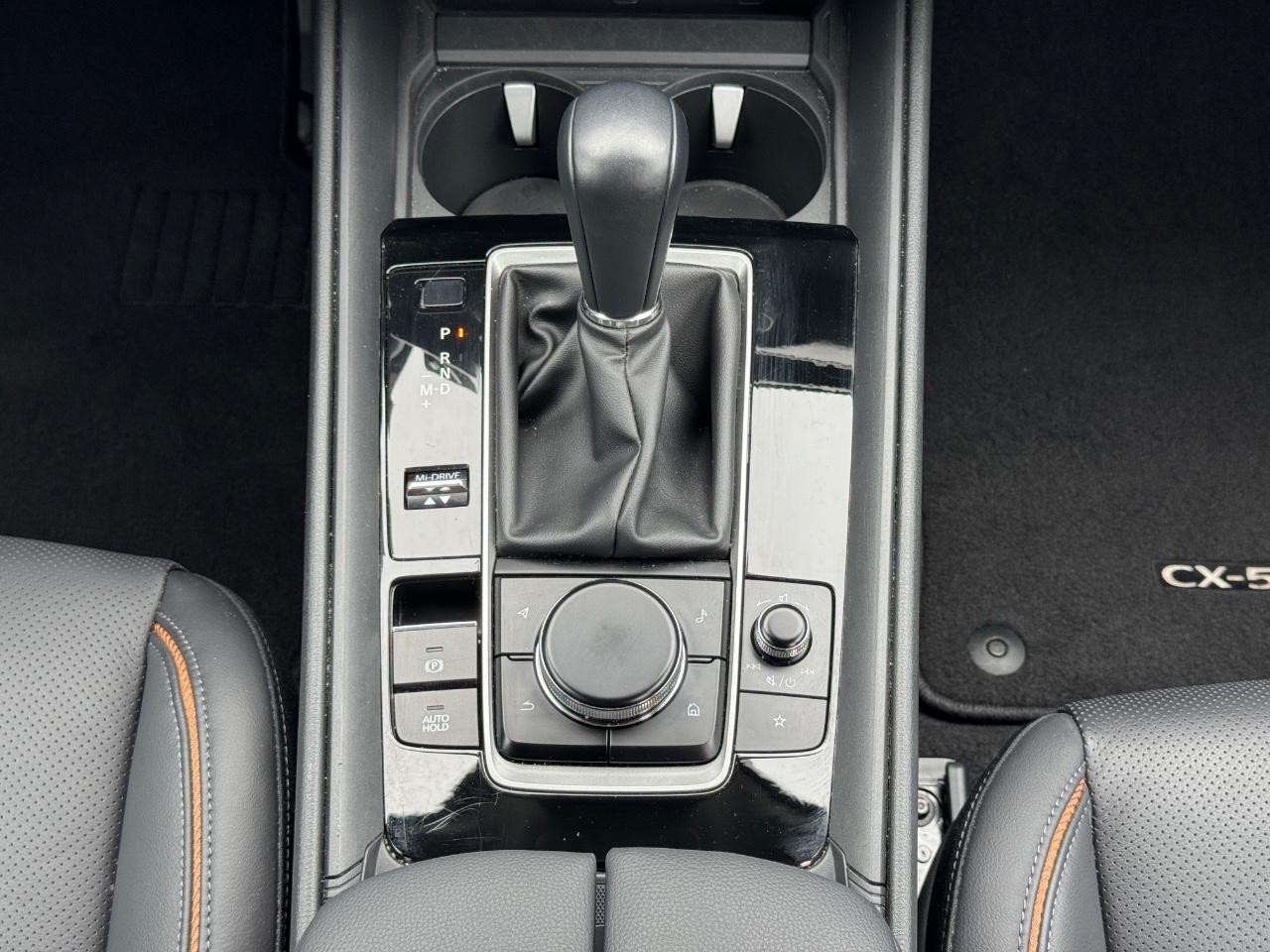 Mazda CX-50 Vehicle Full-screen Gallery Image 16