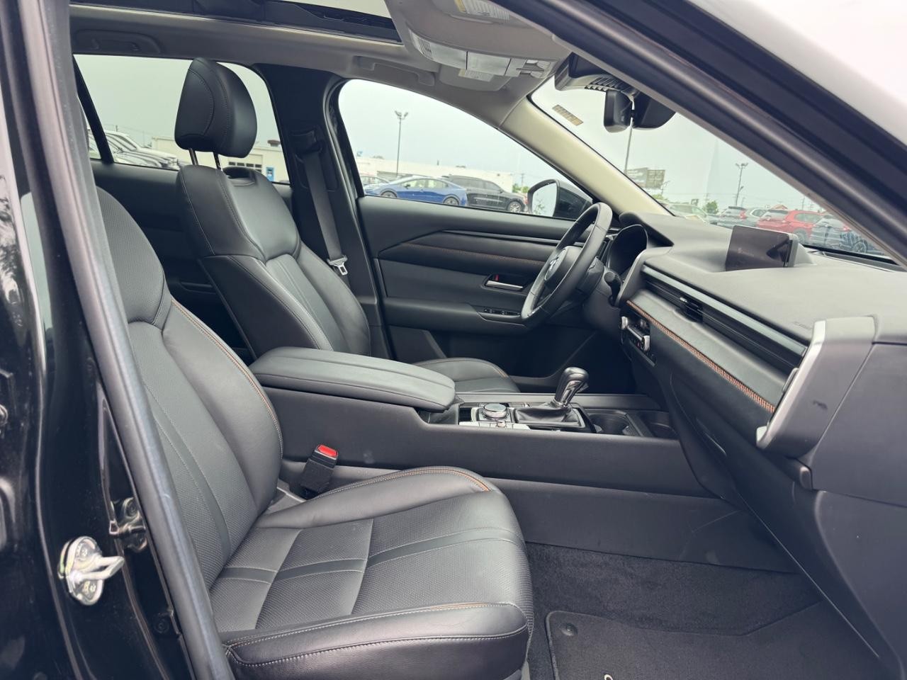 Mazda CX-50 Vehicle Full-screen Gallery Image 18