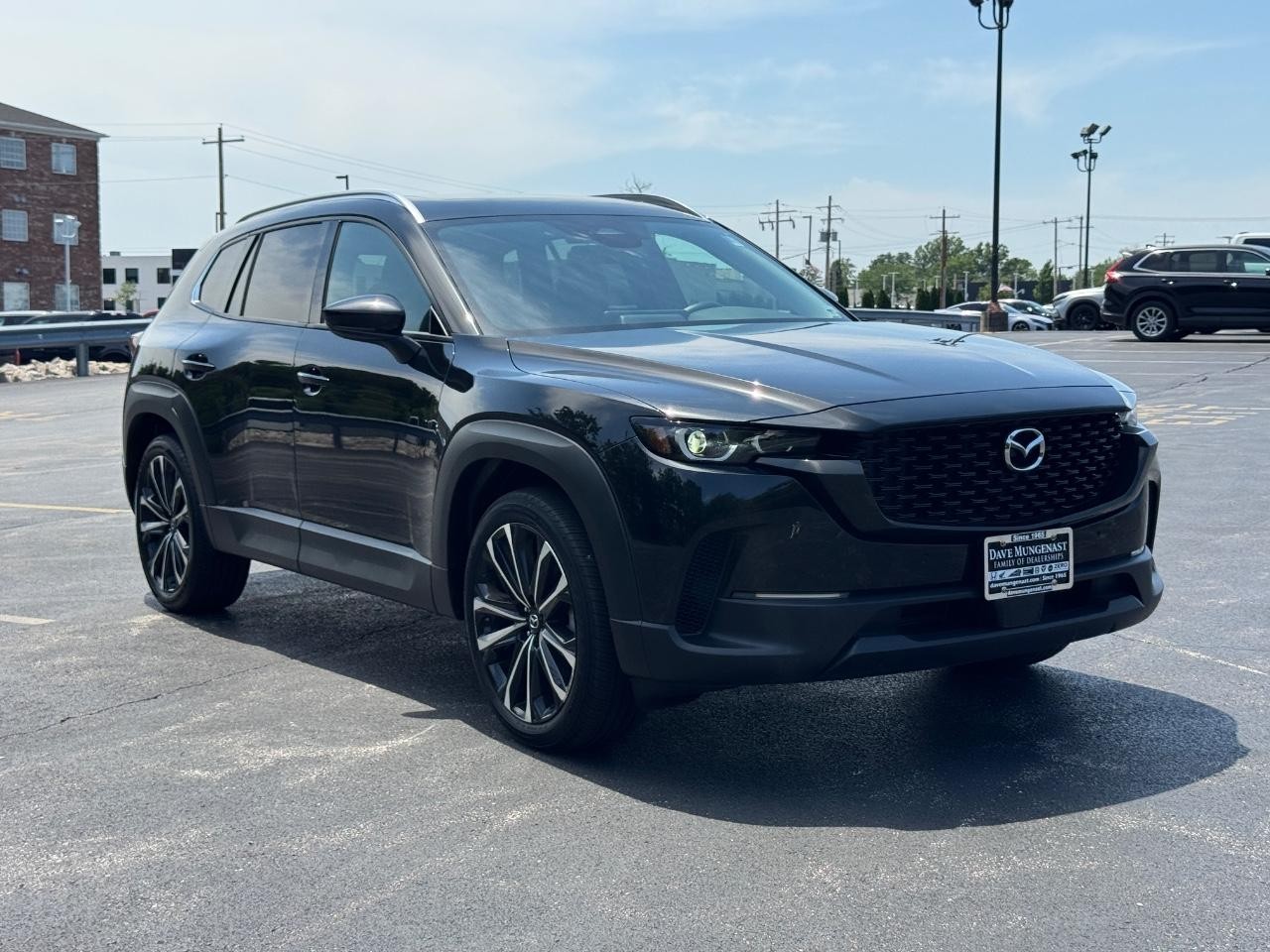 Mazda CX-50 Vehicle Full-screen Gallery Image 02
