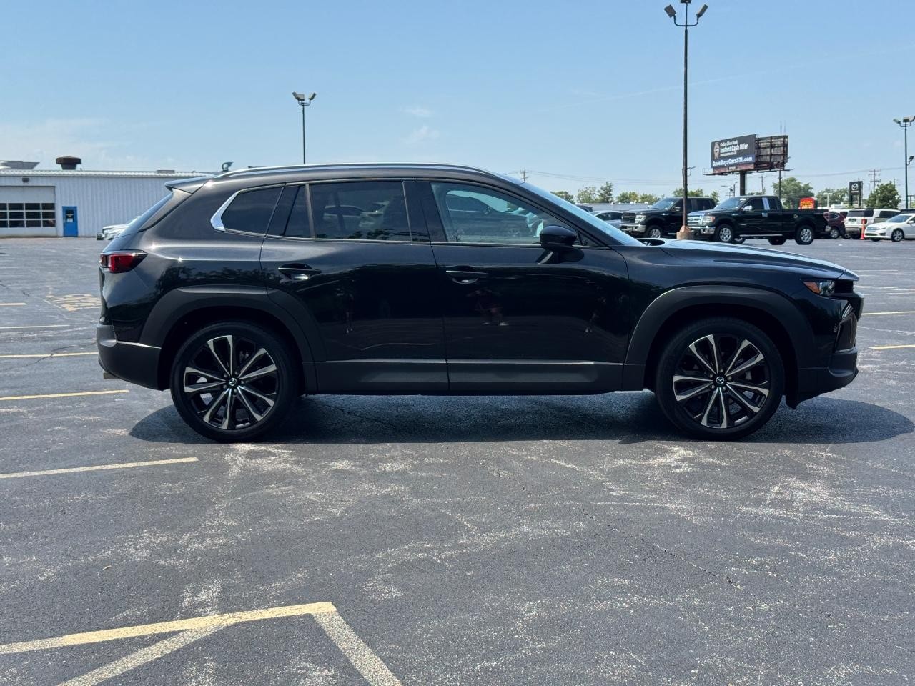 Mazda CX-50 Vehicle Full-screen Gallery Image 03