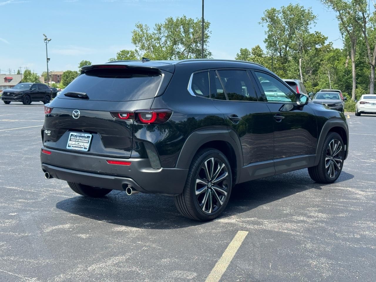 Mazda CX-50 Vehicle Full-screen Gallery Image 04