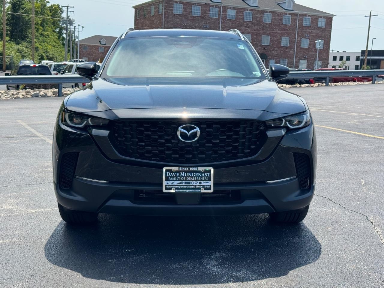 Mazda CX-50 Vehicle Full-screen Gallery Image 10