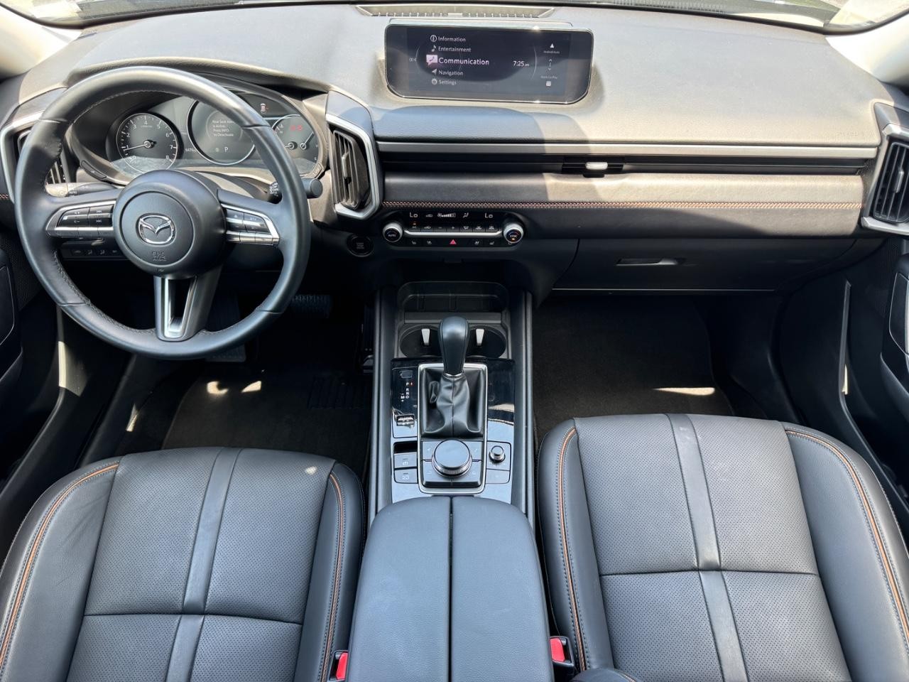 Mazda CX-50 Vehicle Full-screen Gallery Image 12