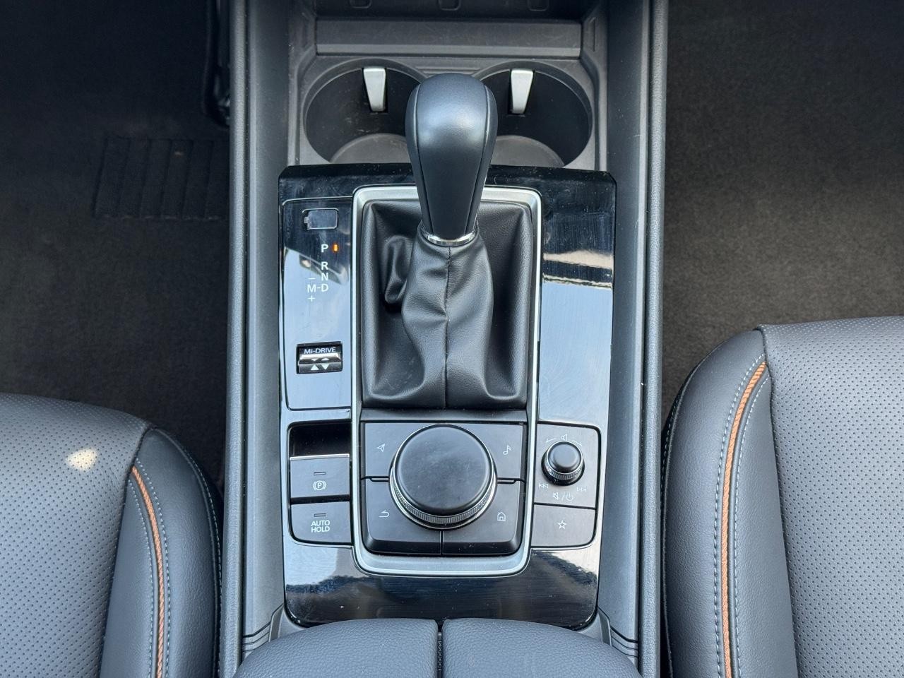Mazda CX-50 Vehicle Full-screen Gallery Image 16