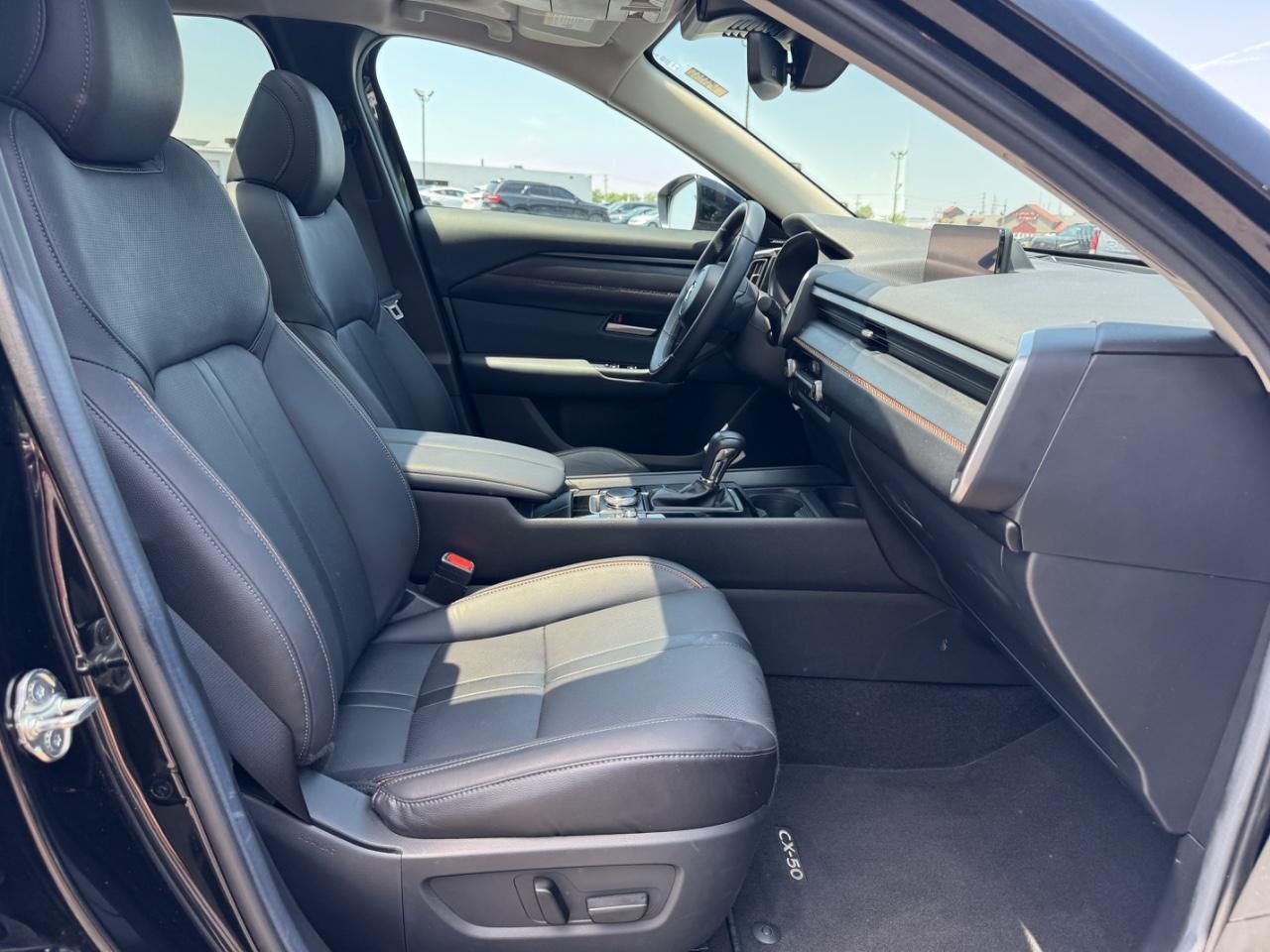 Mazda CX-50 Vehicle Full-screen Gallery Image 18