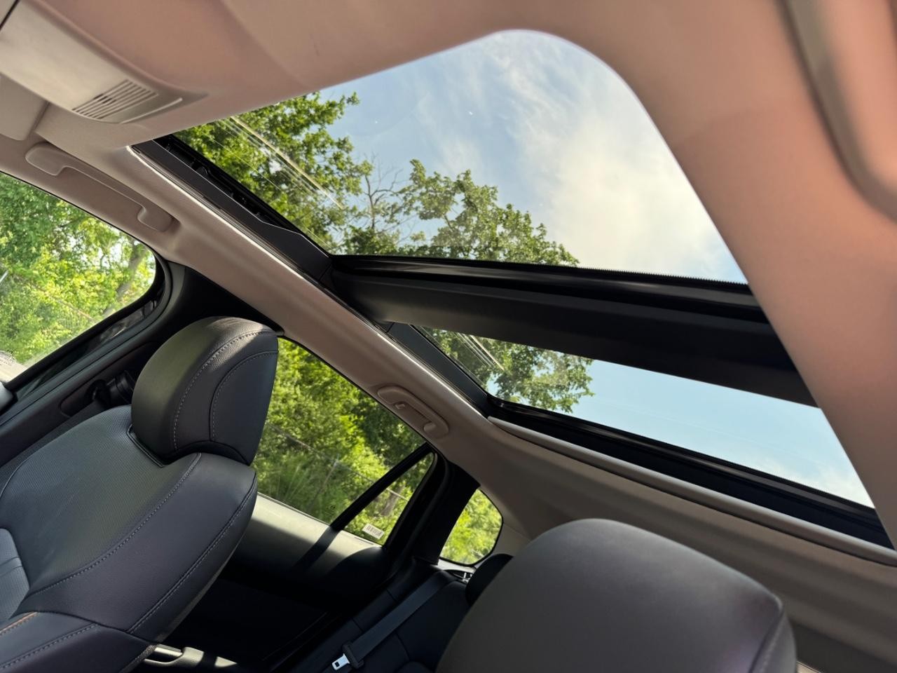 Mazda CX-50 Vehicle Full-screen Gallery Image 20