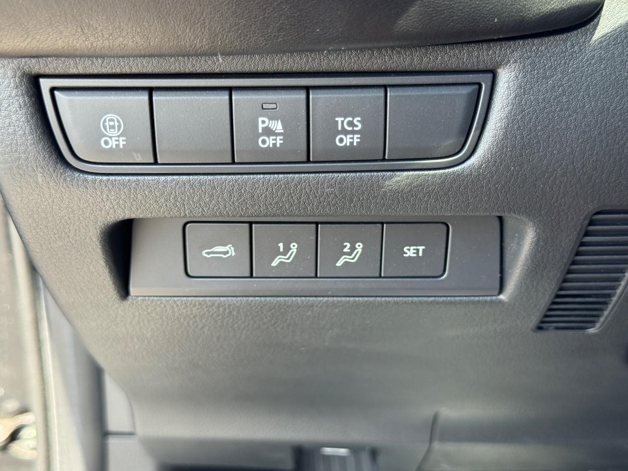 Mazda CX-50 Vehicle Full-screen Gallery Image 24