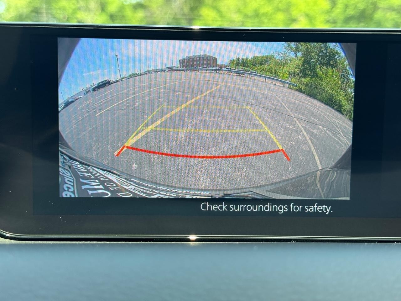 Mazda CX-50 Vehicle Full-screen Gallery Image 25