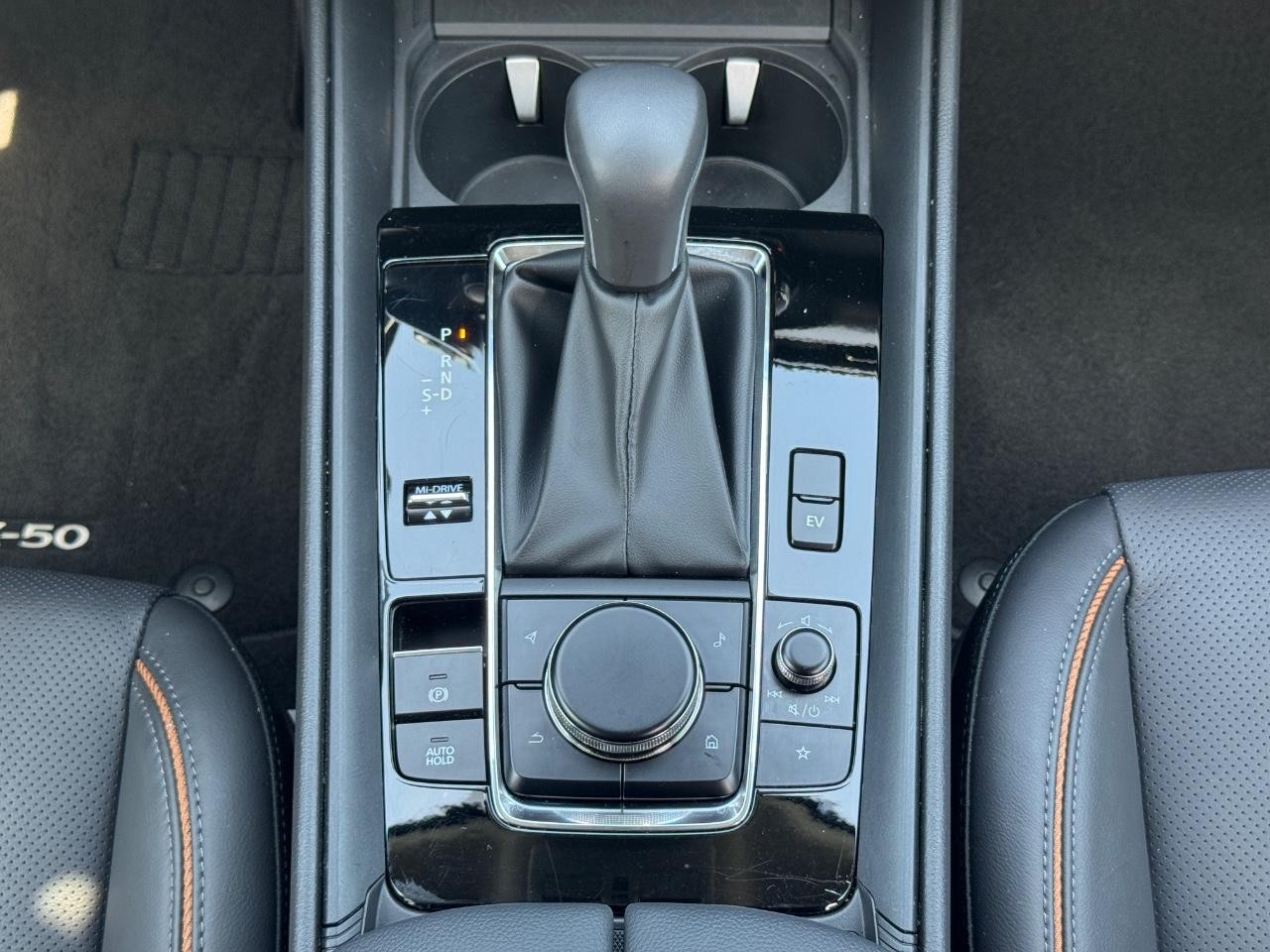 Mazda CX-50 Hybrid Vehicle Full-screen Gallery Image 16