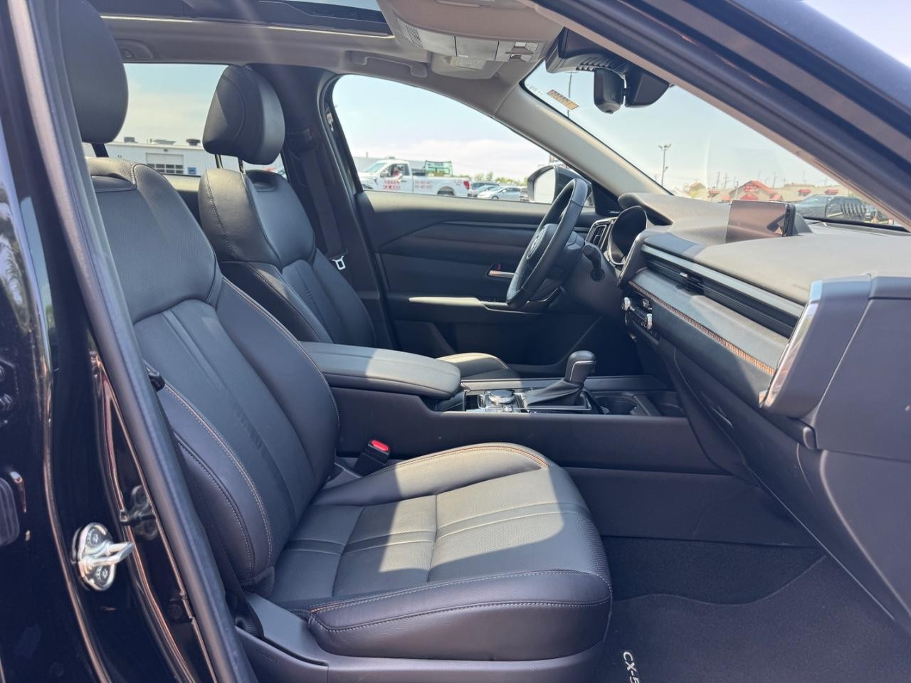 Mazda CX-50 Hybrid Vehicle Full-screen Gallery Image 18