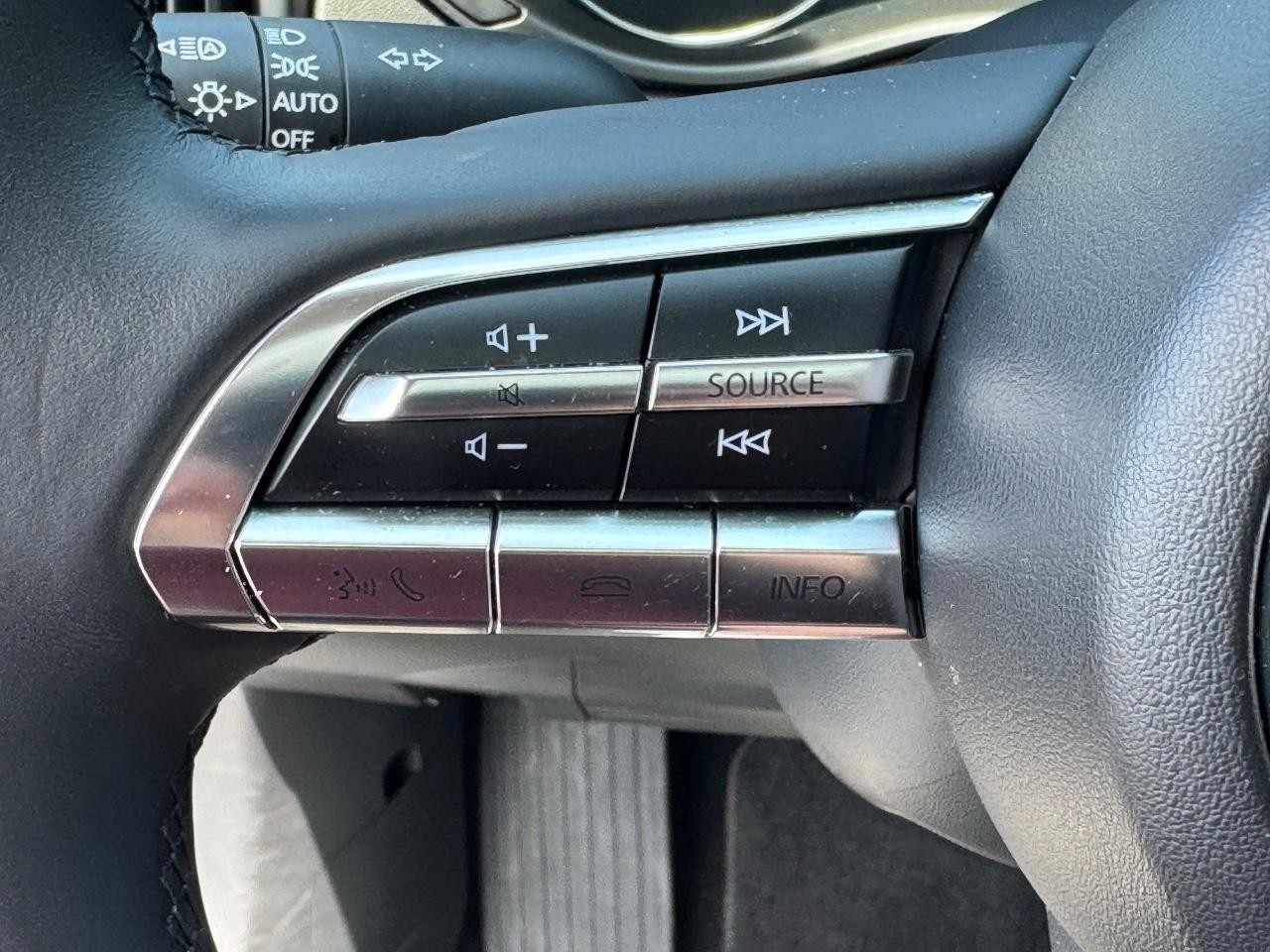 Mazda CX-50 Hybrid Vehicle Full-screen Gallery Image 22