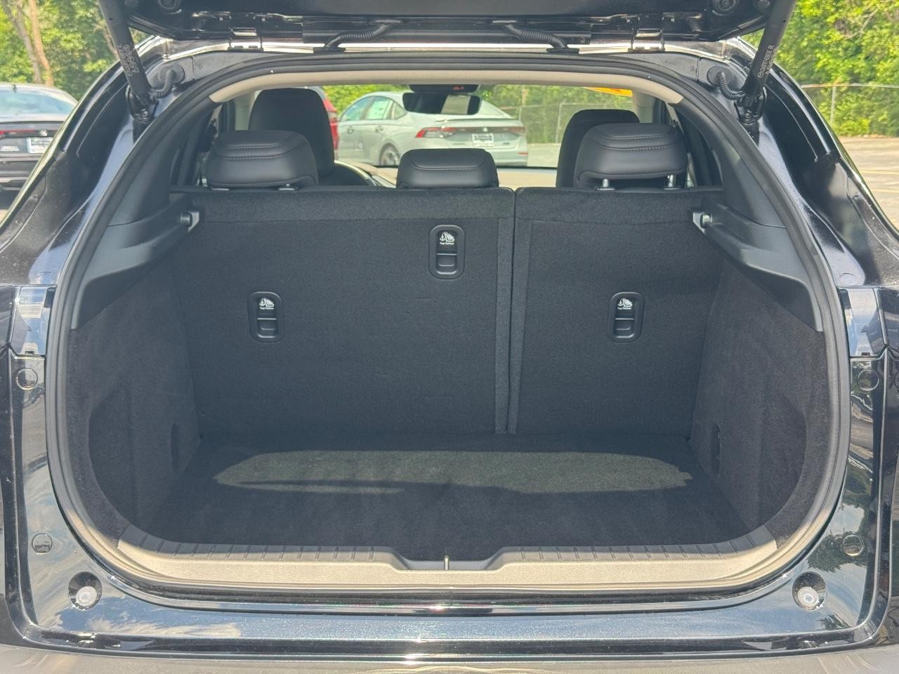 Mazda CX-30 Vehicle Full-screen Gallery Image 05