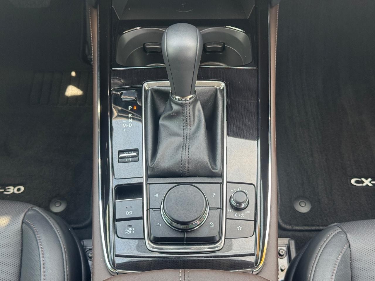 Mazda CX-30 Vehicle Full-screen Gallery Image 16