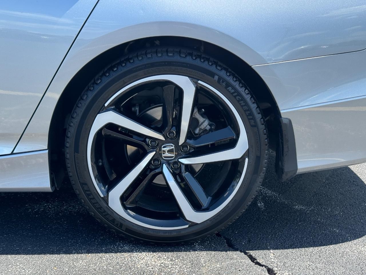Honda Accord Sedan Vehicle Full-screen Gallery Image 08