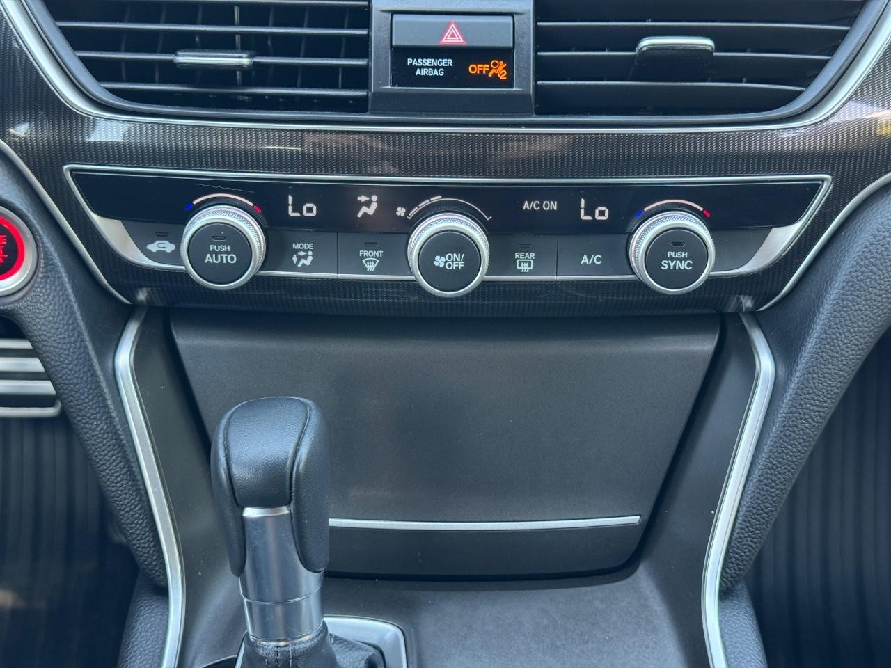 Honda Accord Sedan Vehicle Full-screen Gallery Image 15
