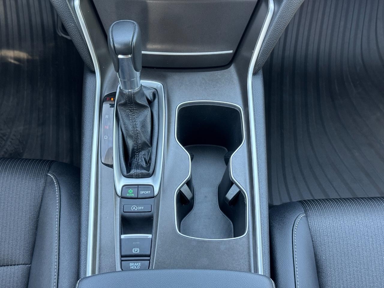 Honda Accord Sedan Vehicle Full-screen Gallery Image 16