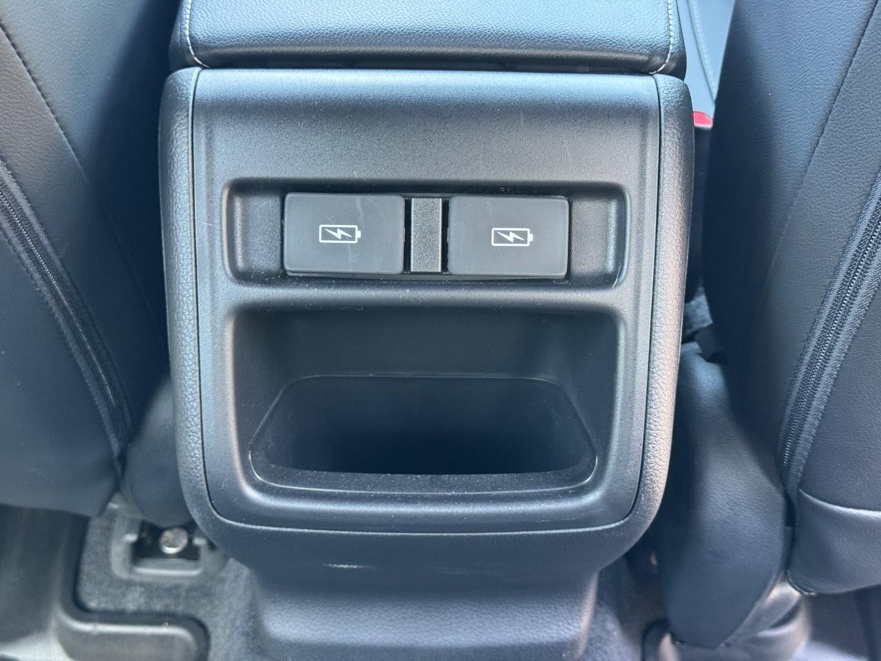 Honda Accord Sedan Vehicle Full-screen Gallery Image 17