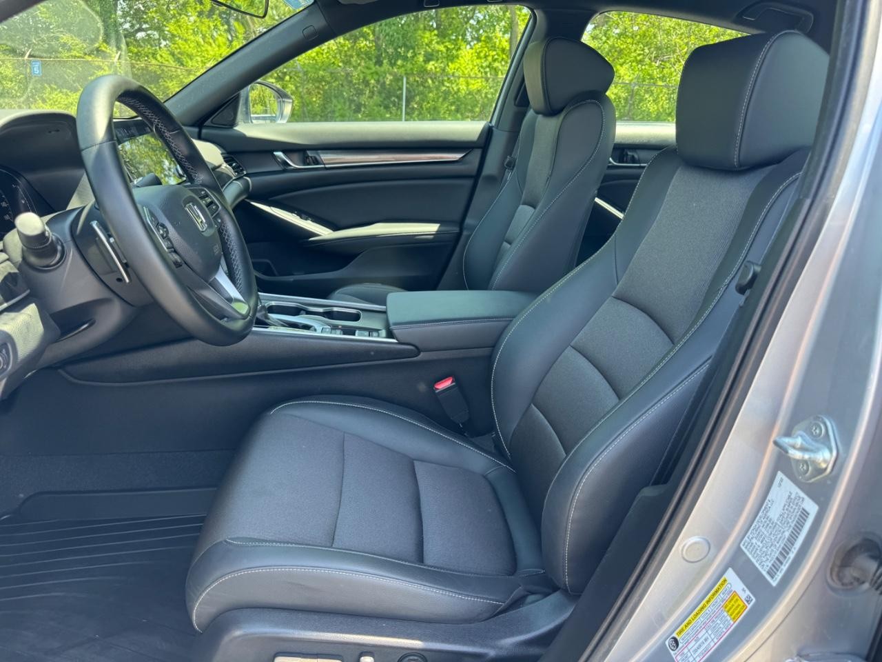 Honda Accord Sedan Vehicle Full-screen Gallery Image 19