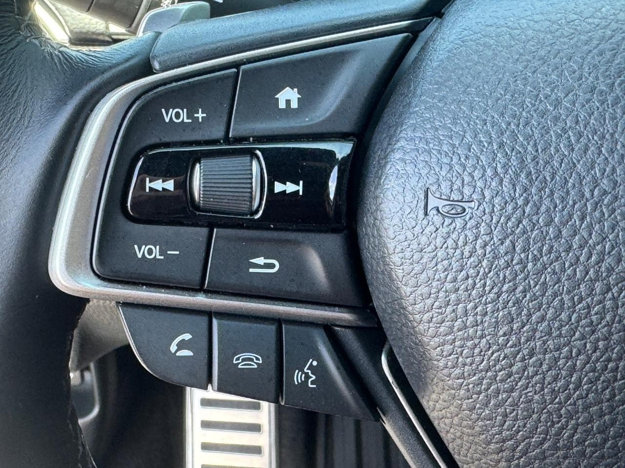Honda Accord Sedan Vehicle Full-screen Gallery Image 21